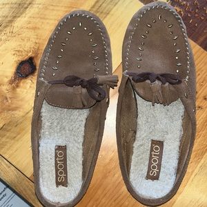 Women’s moccasins slide on